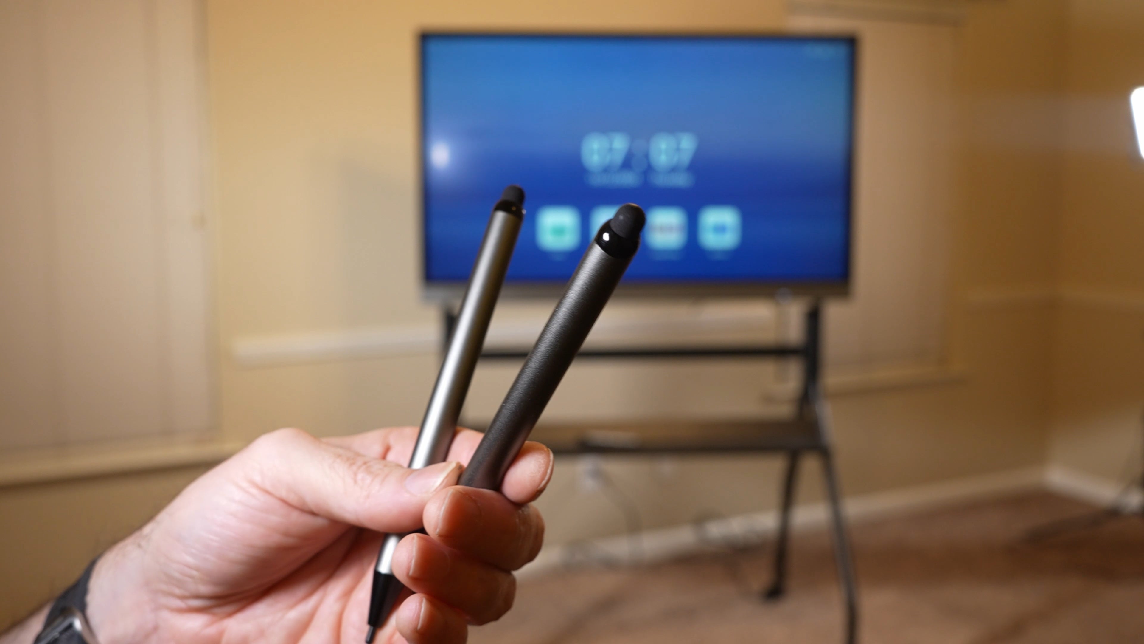 How to Use the 2 Smart Board Stylus Pens Included with HKMLC Board