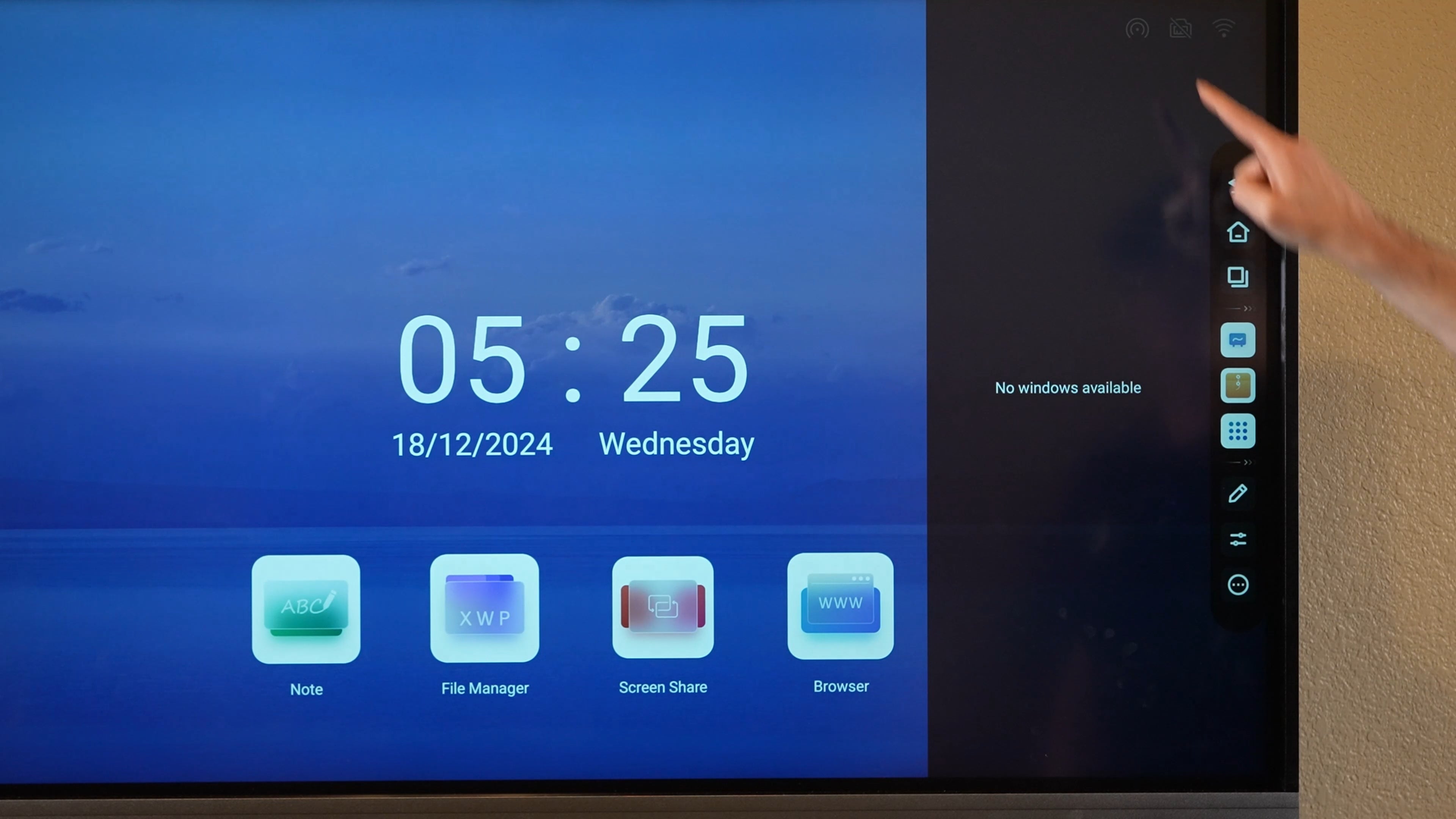 Exploring the HKMLC Smart Board Sidebar Multi-tasking Features